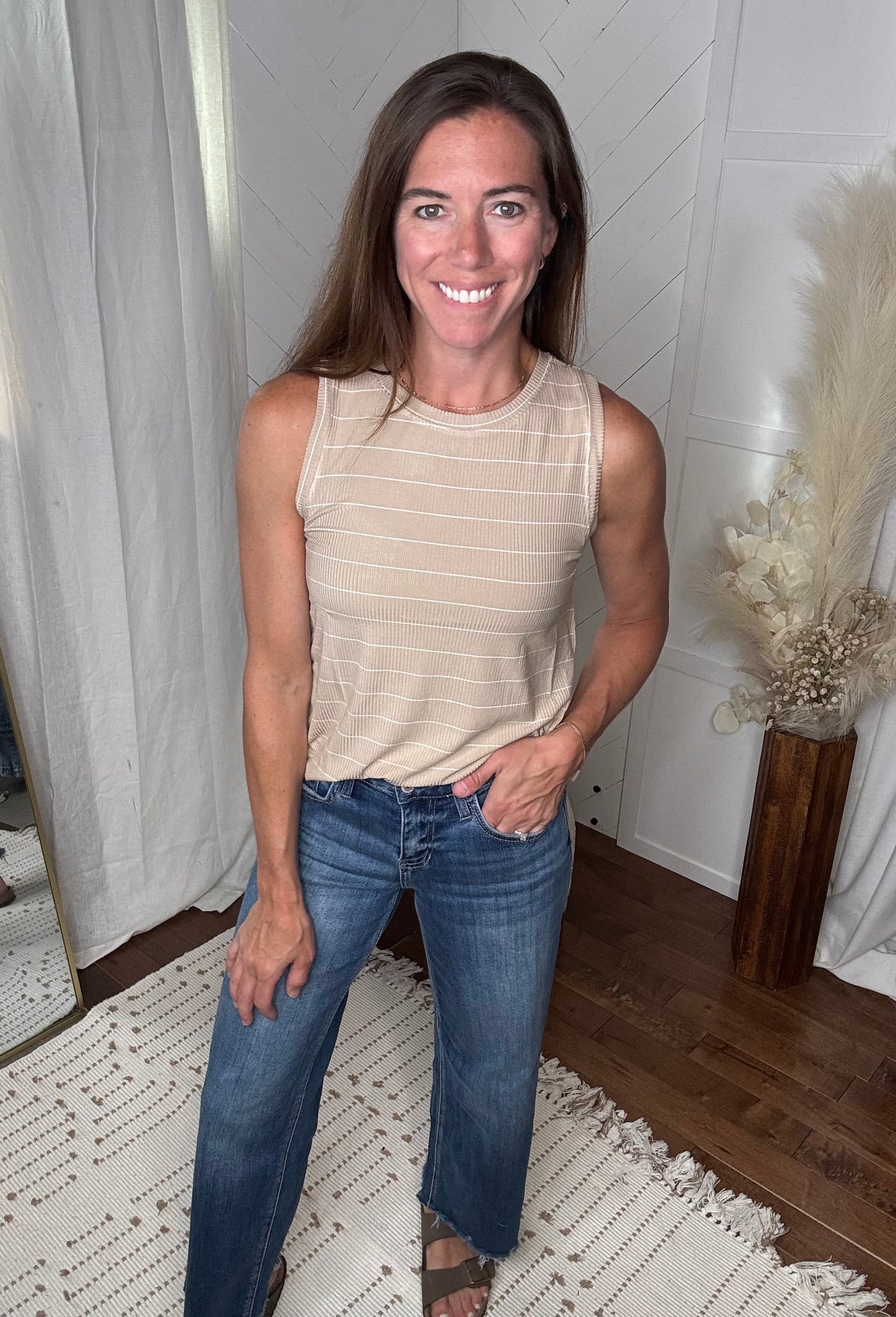 Loveret46: Mid Rise Raw Hem Jeans