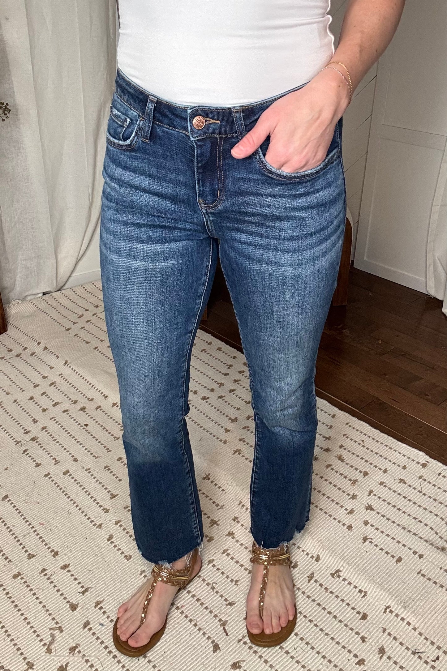 Loveret23: Mid Rise Crop