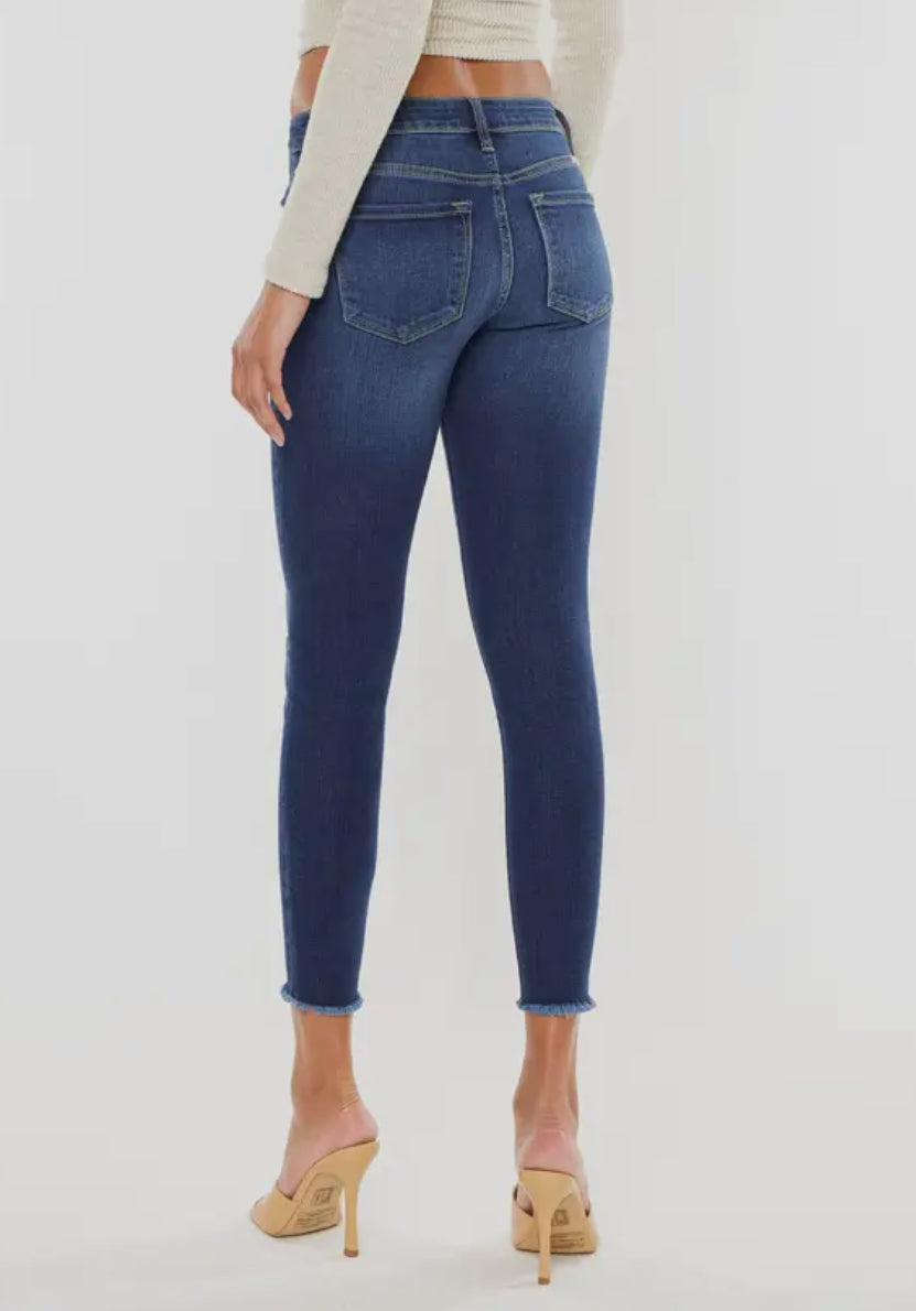 Kancan22: Mid Rise Skinny