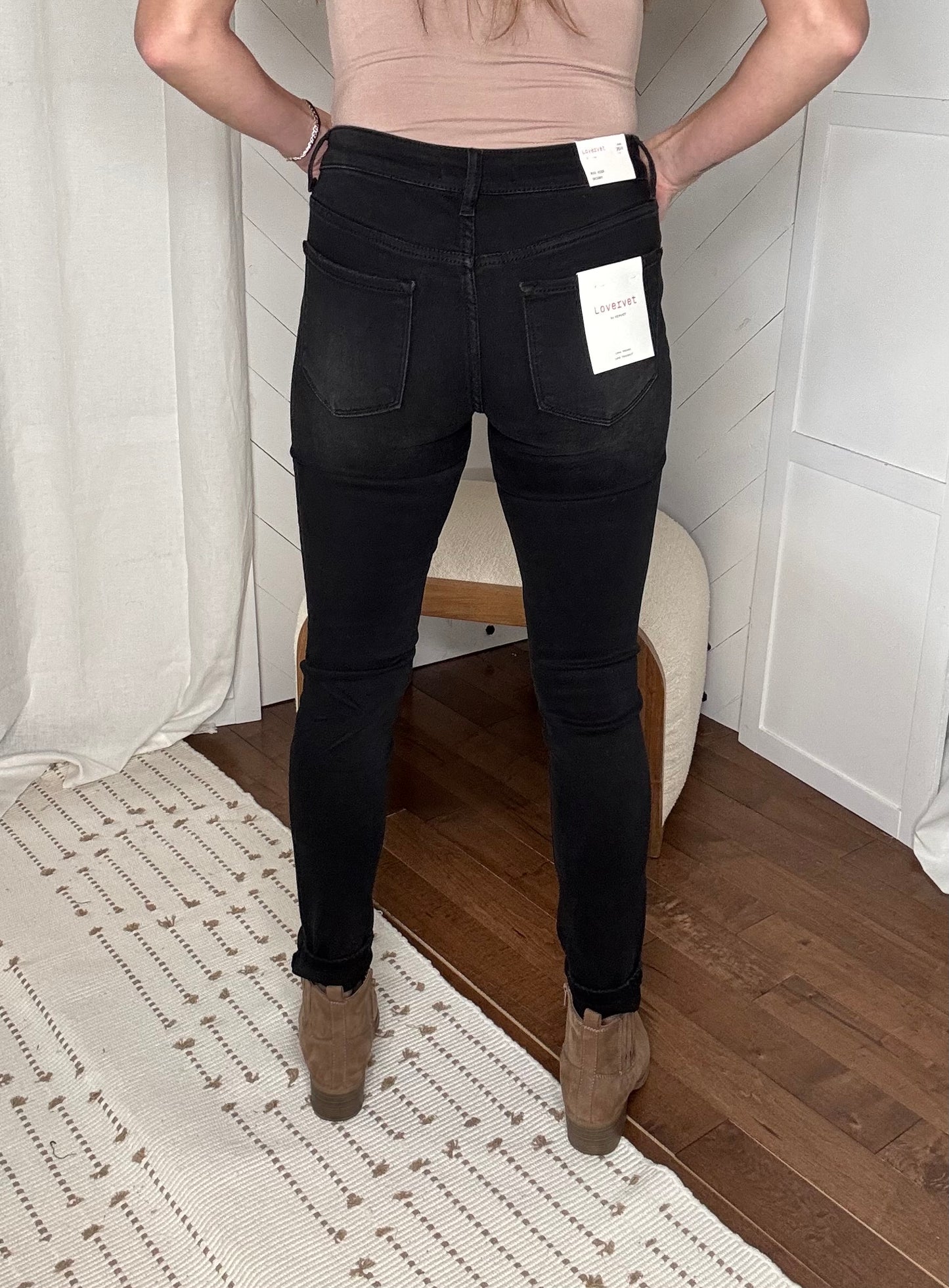 Loveret15: Mid Rise Skinny Jeans