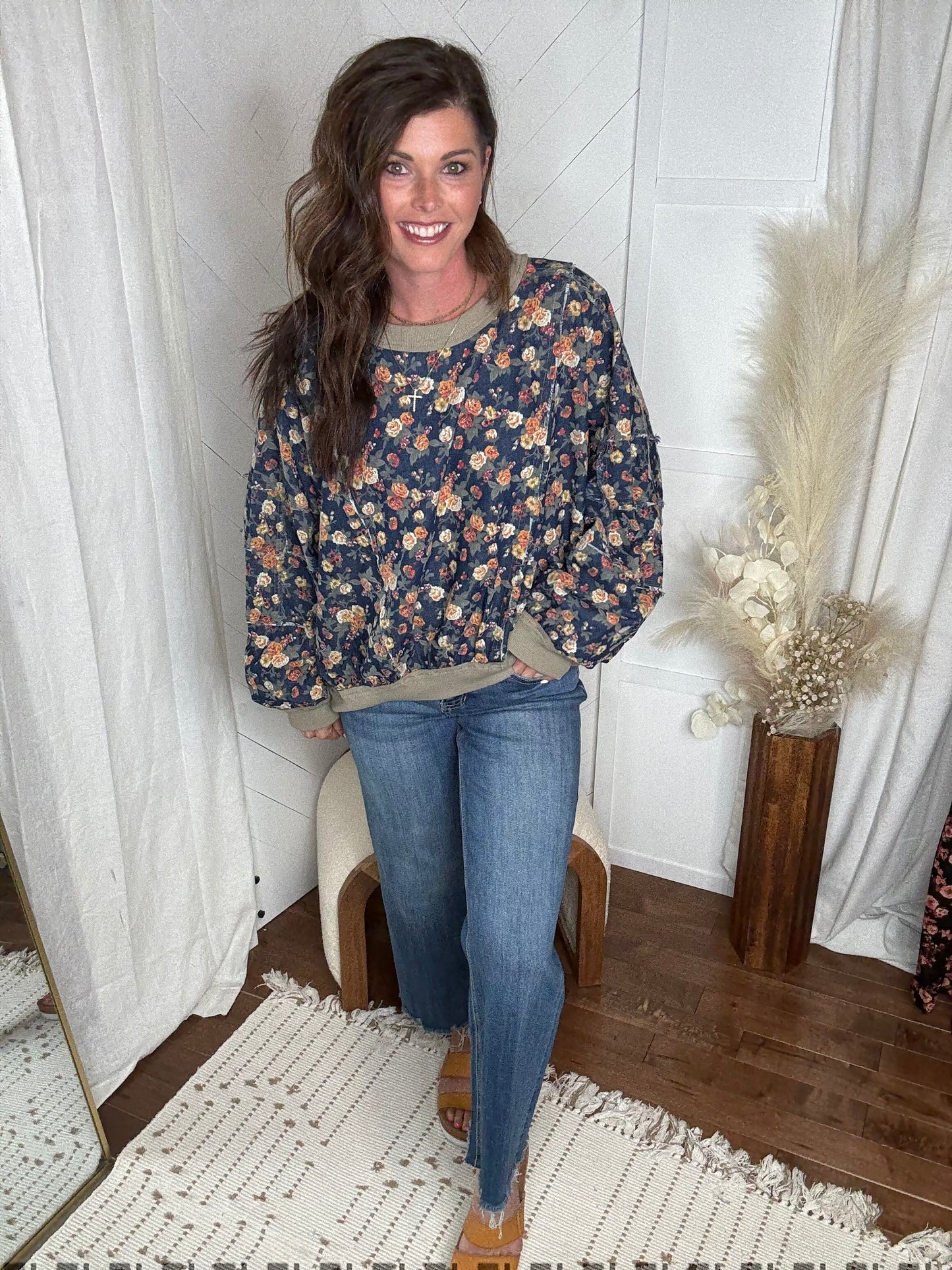 Loveret46: Mid Rise Raw Hem Jeans