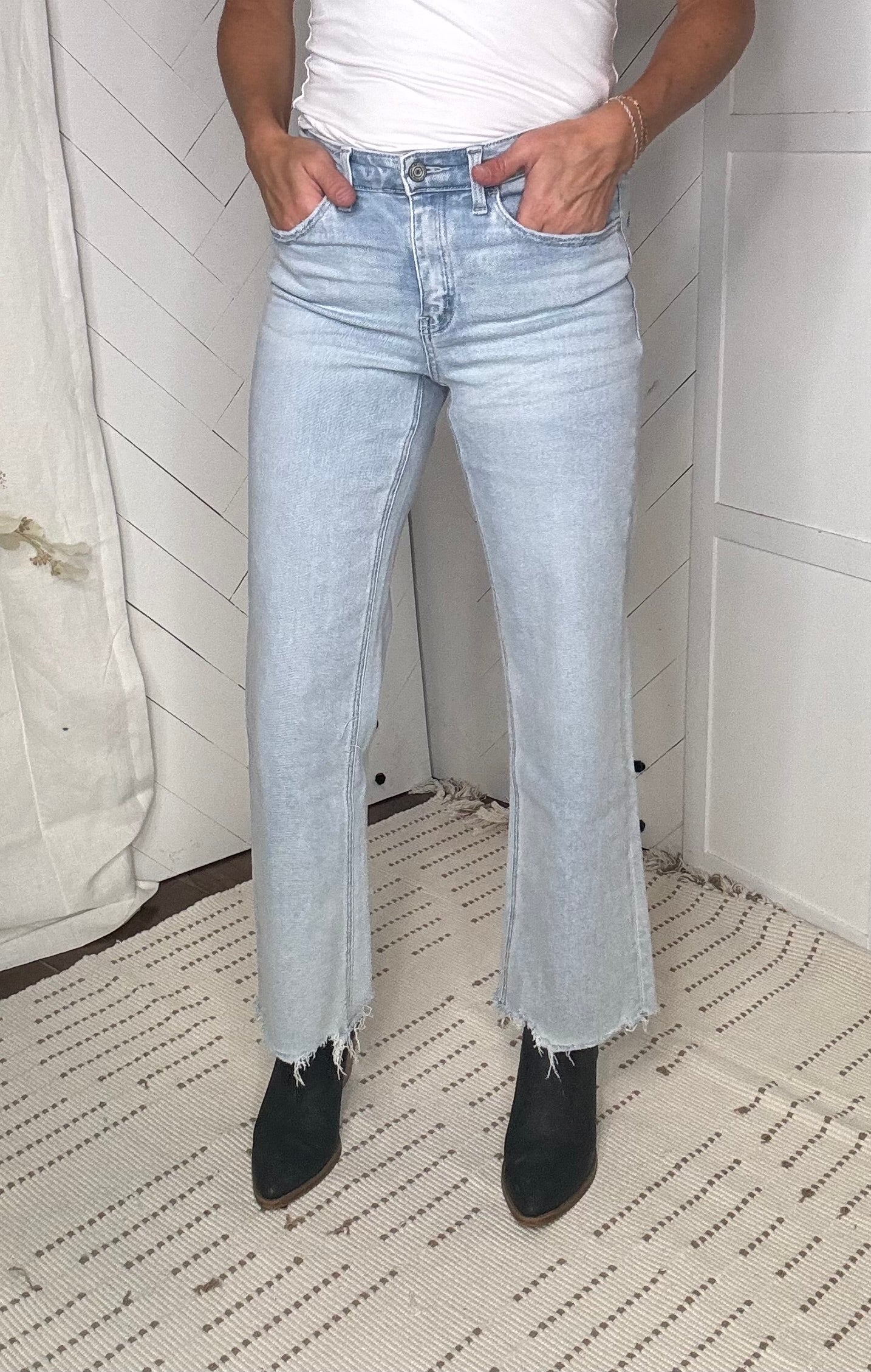 Vervet08: High Rise Slim Wide Jeans