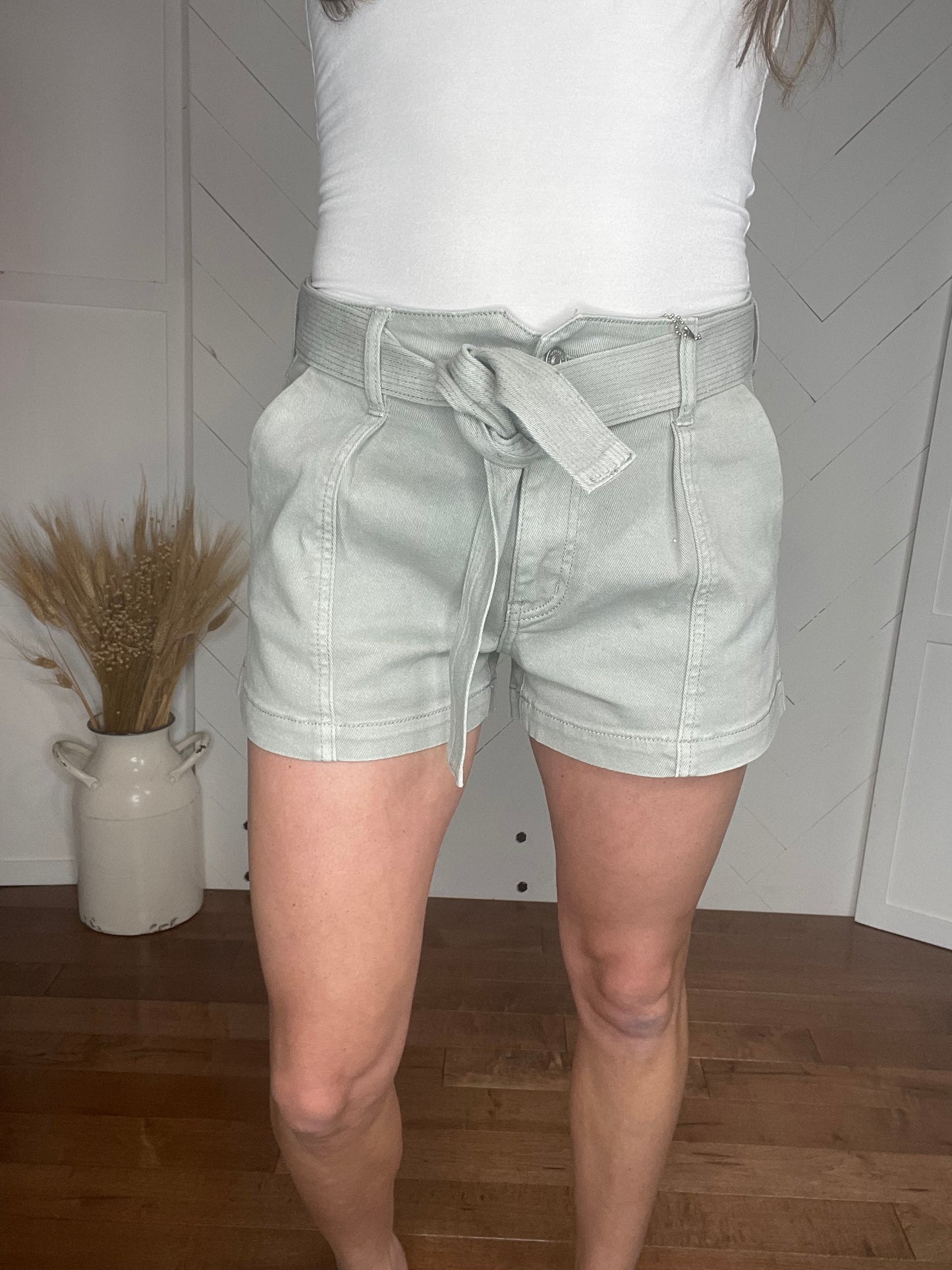 KanCan Belted Shorts: Green
