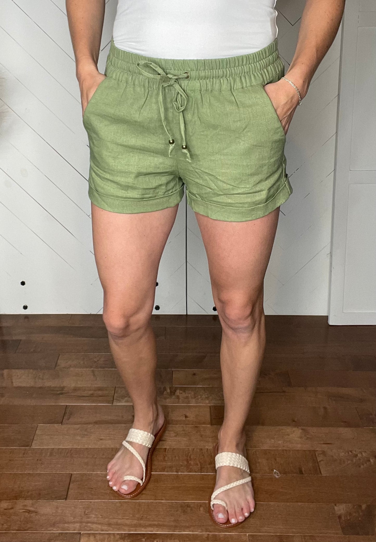 Lilah Linen Shorts: Olive