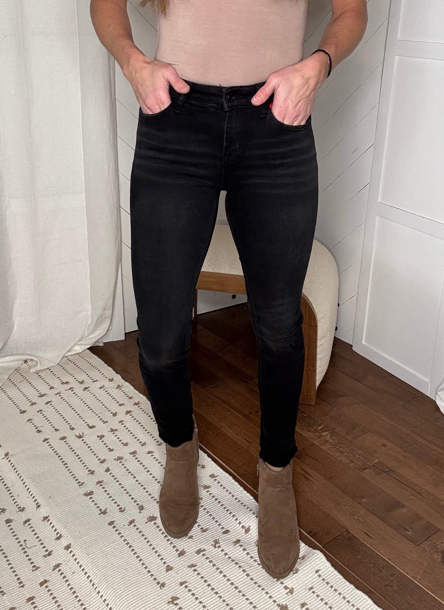 Loveret15: Mid Rise Skinny Jeans