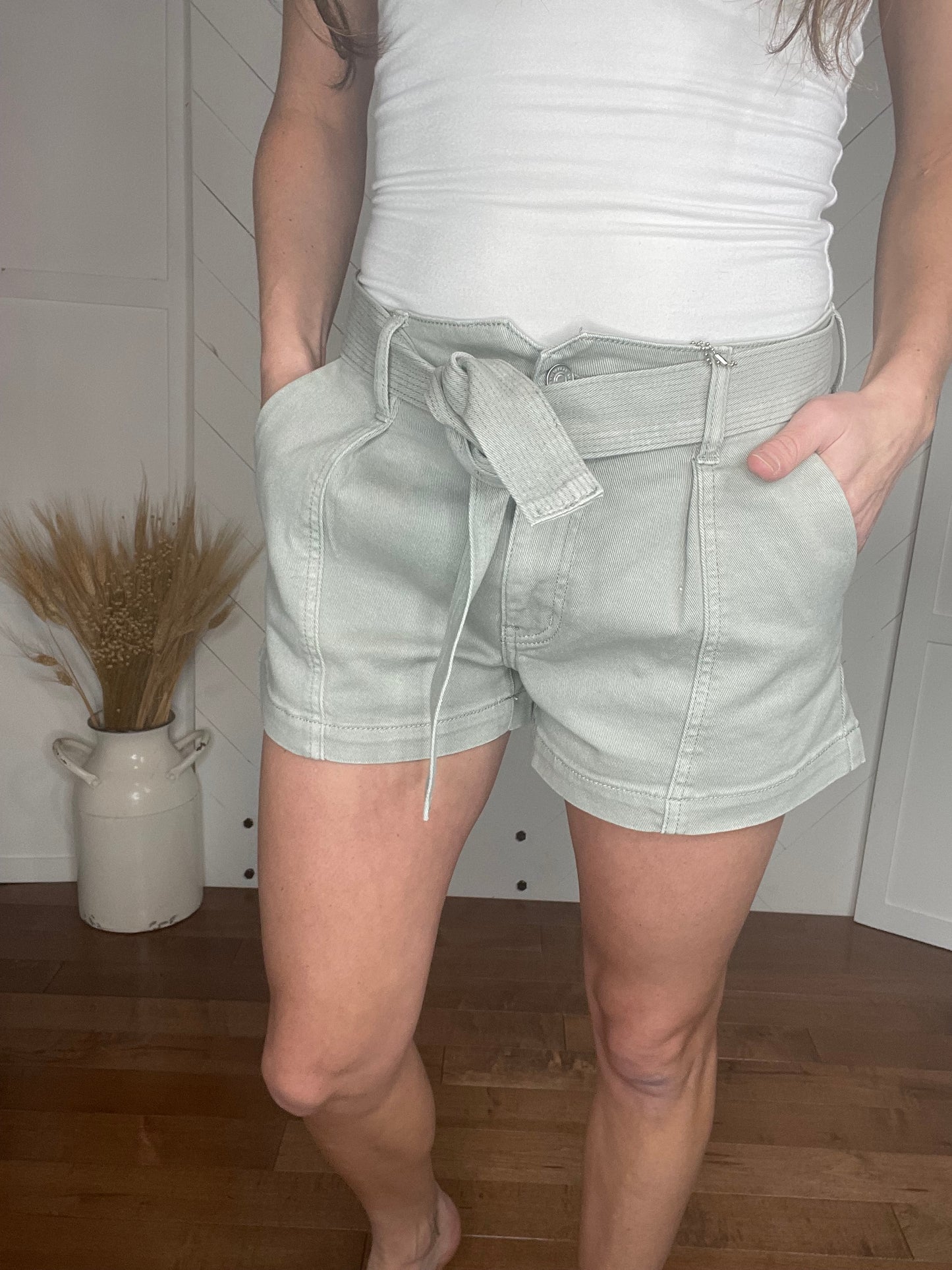 KanCan Belted Shorts: Green