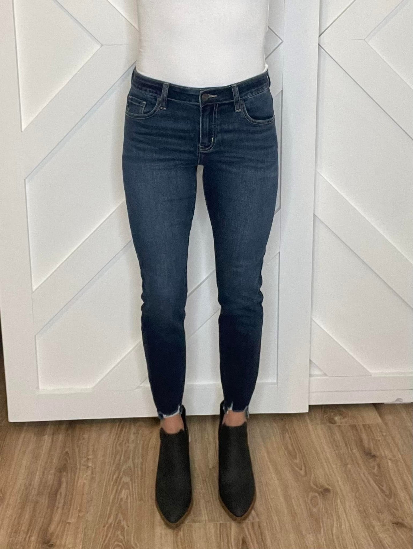 Kancan20009: Mid Rise Skinny