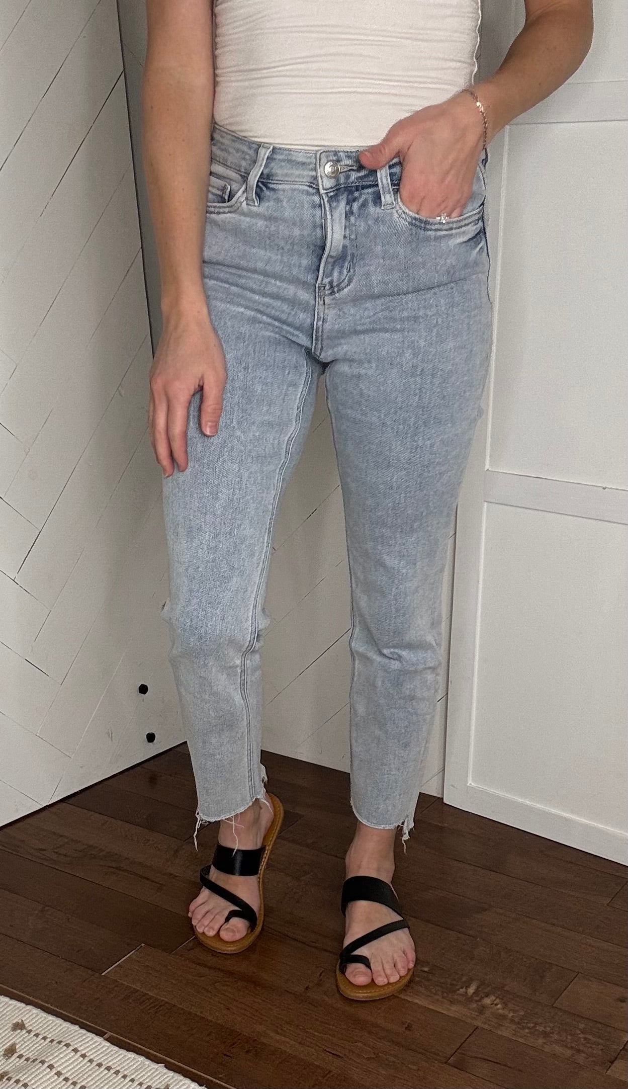 Loveret04: High Rise Straight Leg Jeans